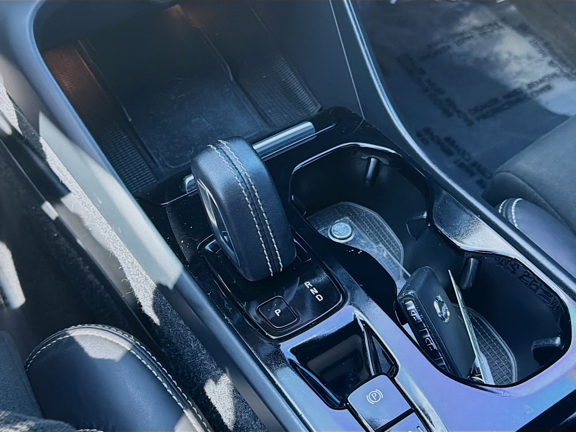 Used 2022 Volvo XC40 T5 R-Design w/ Advanced Package image 16