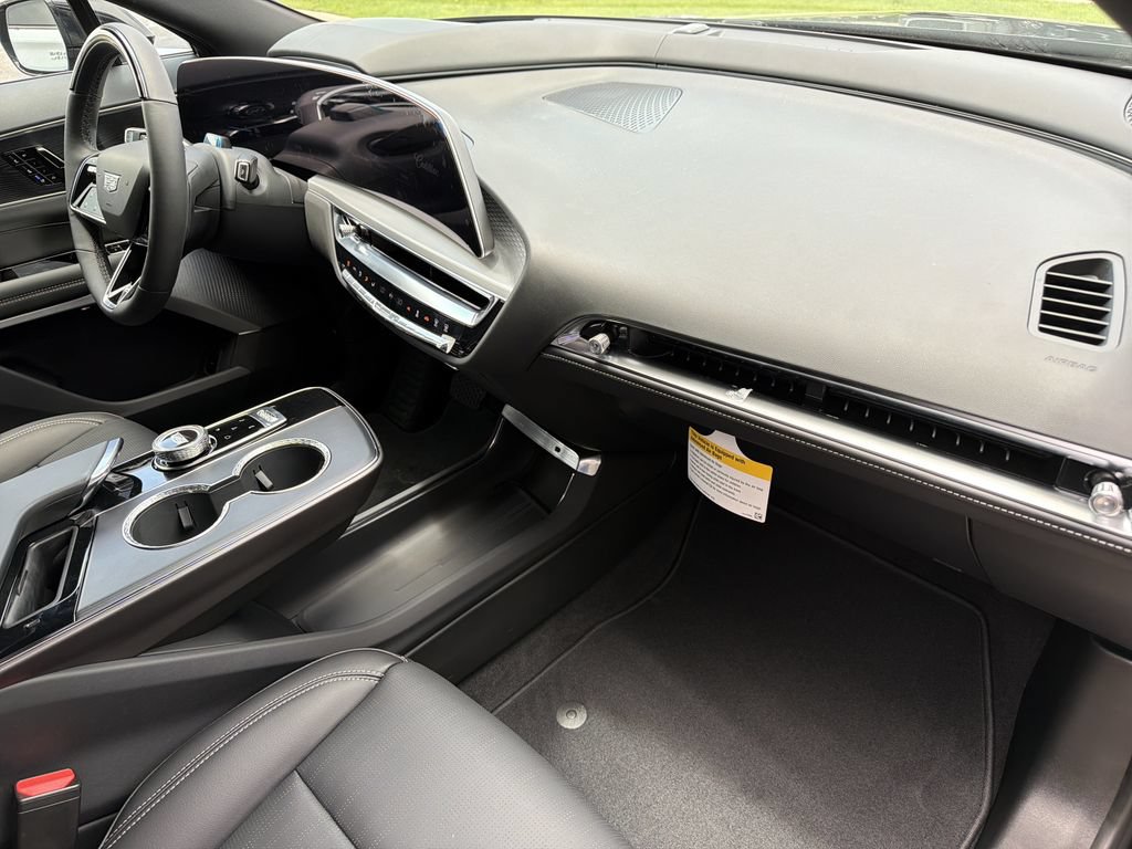 New 2026 Cadillac Lyriq Signature Sport AWD/4WD image 12