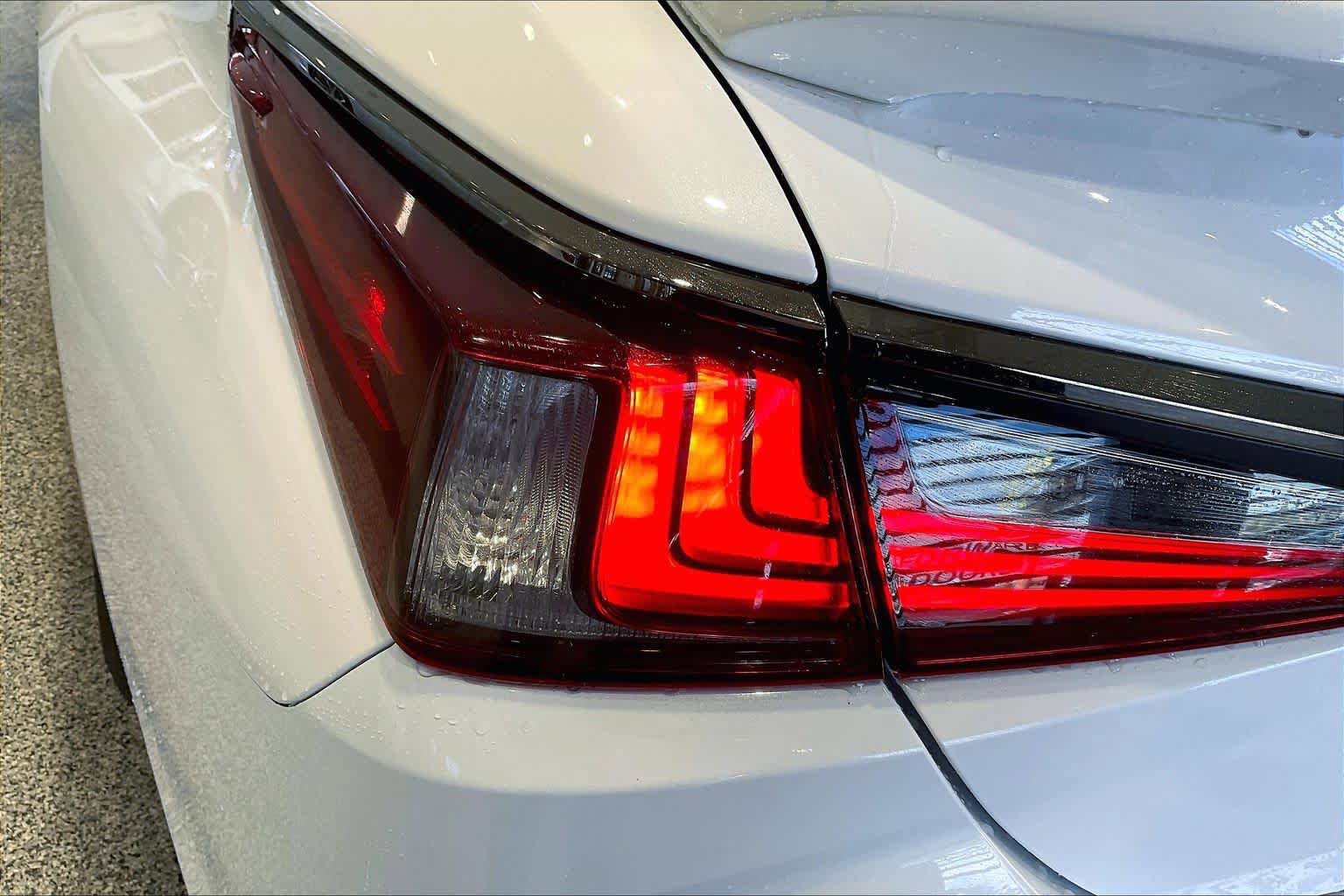 Used 2025 Lexus ES 300h F Sport w/ Accessory Package (Z1) FWD image 28