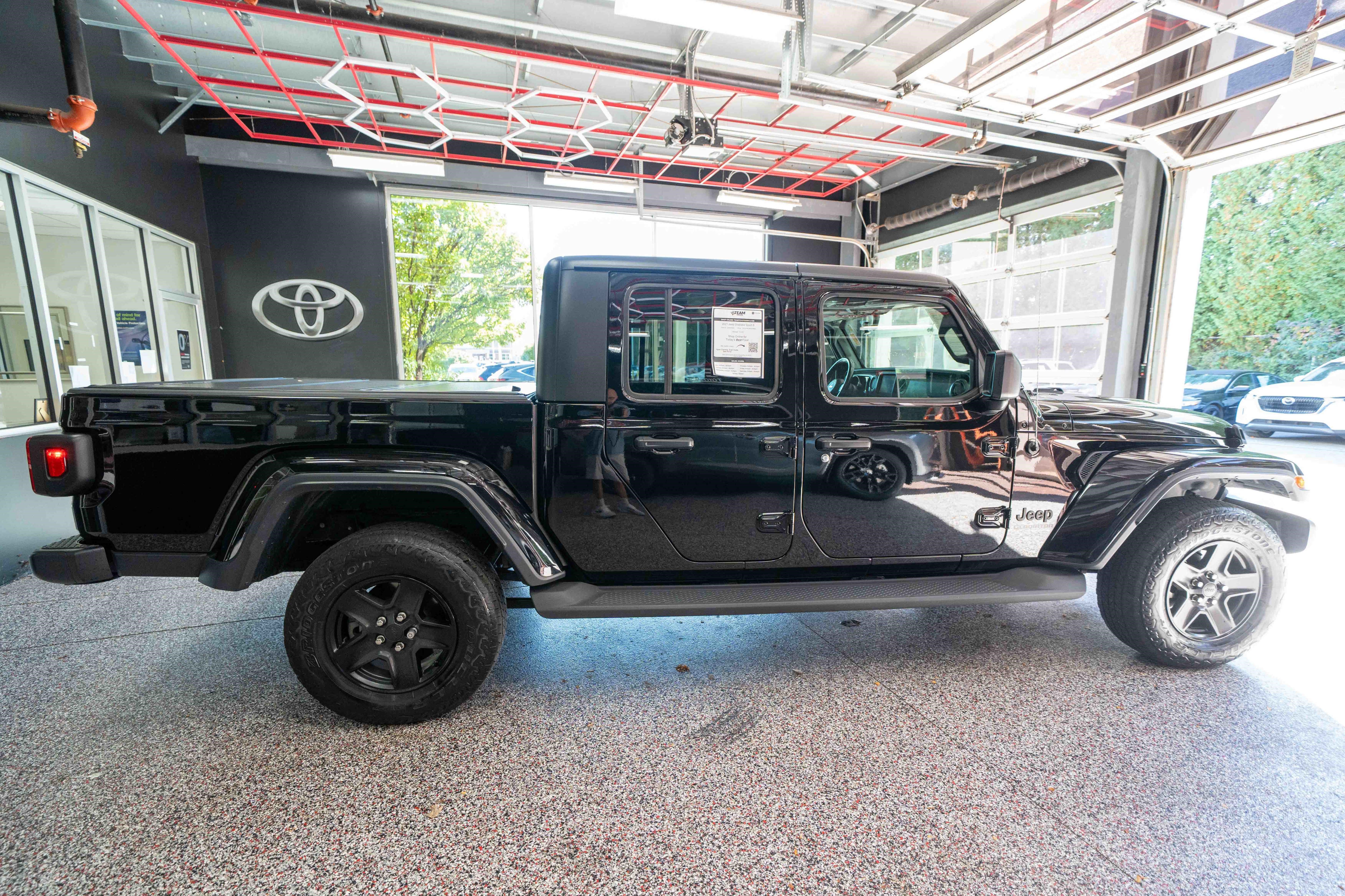 Used 2021 Jeep Gladiator Sport AWD/4WD image 4