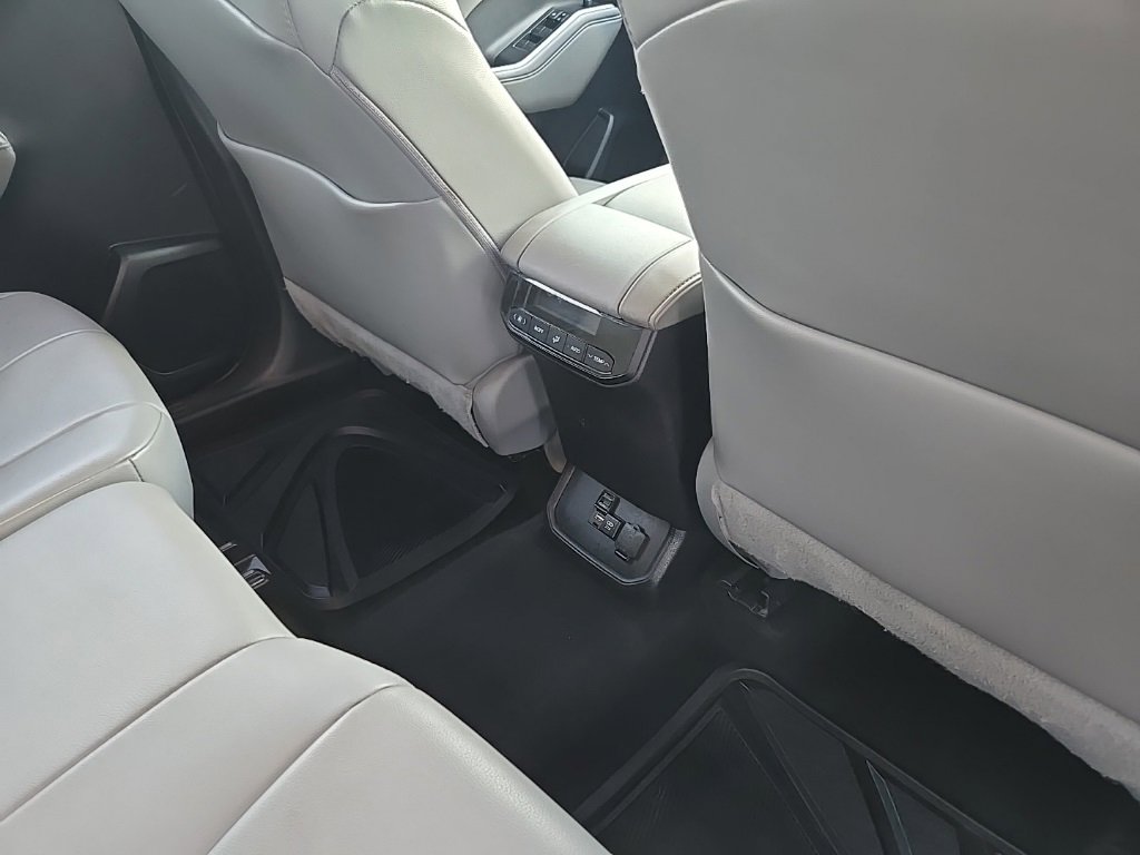 Used 2021 Toyota Highlander XLE image 90