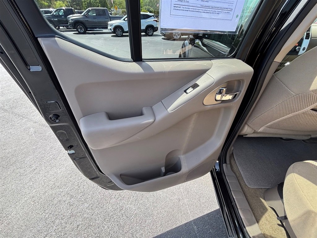 Used 2016 Nissan Frontier SV w/ SV Value Truck Package image 17