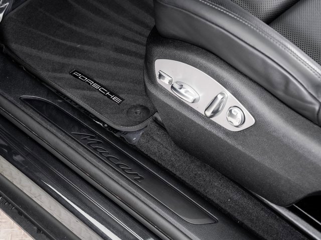 Certified 2025 Porsche Macan image 10