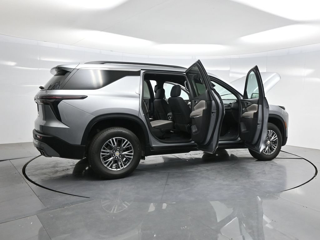 Used 2025 Chevrolet Traverse LT AWD/4WD image 4