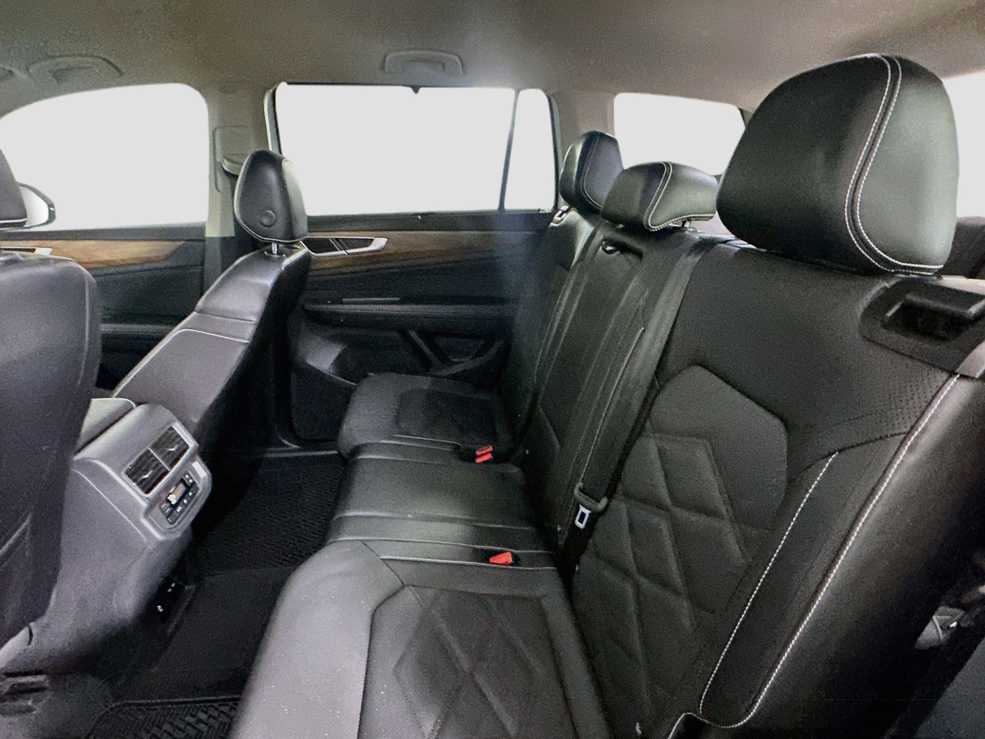 Used 2024 Volkswagen Atlas SE w/ Black Wheel Package FWD image 29