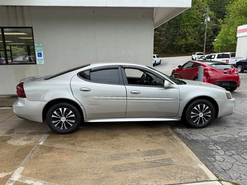 Used 2007 Pontiac Grand Prix FWD image 2