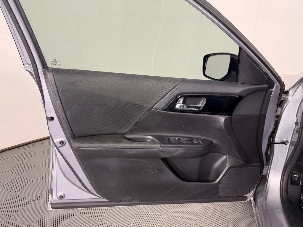 Used 2017 Honda Accord LX image 17