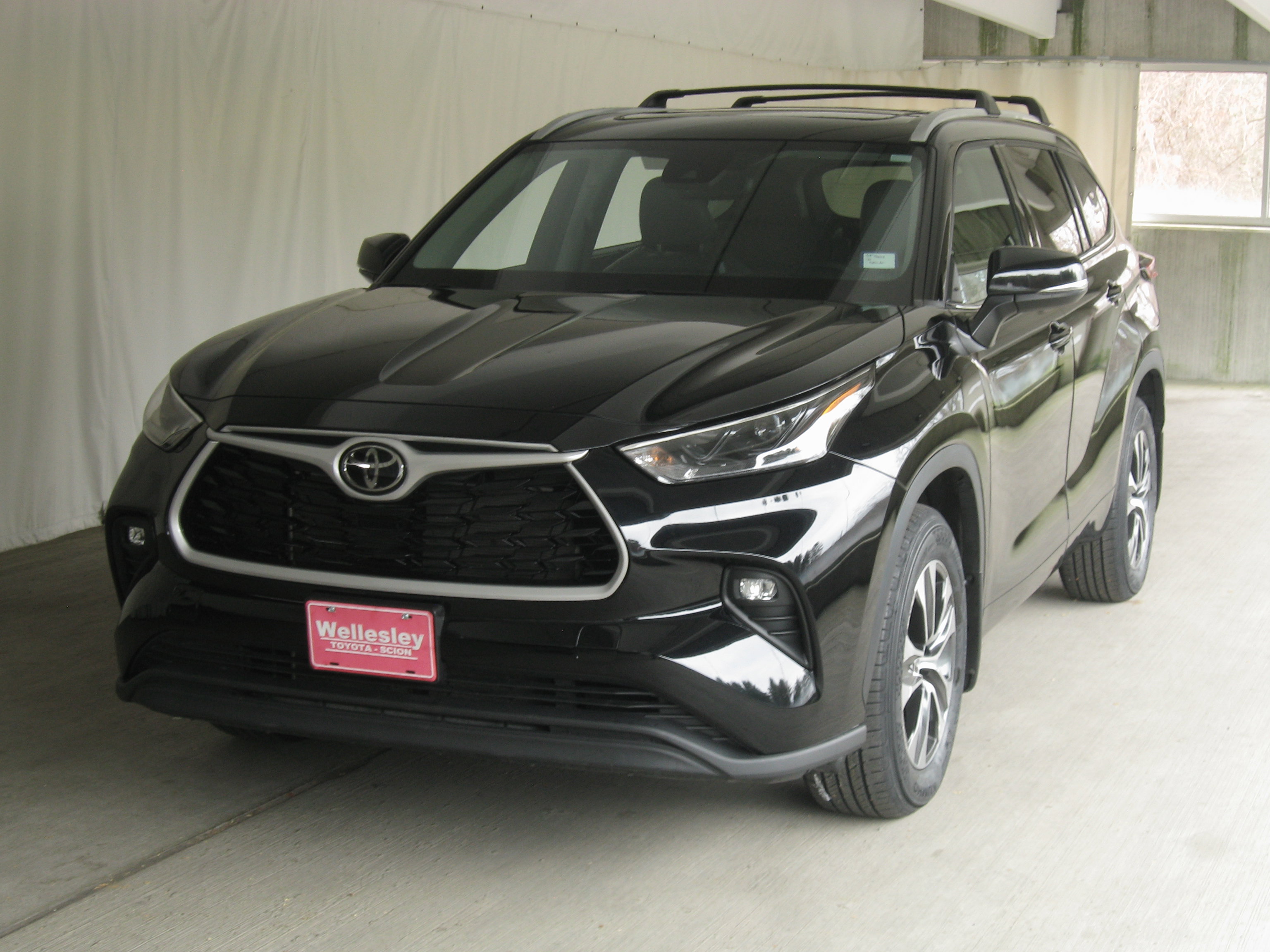 Used 2022 Toyota Highlander XLE image 27