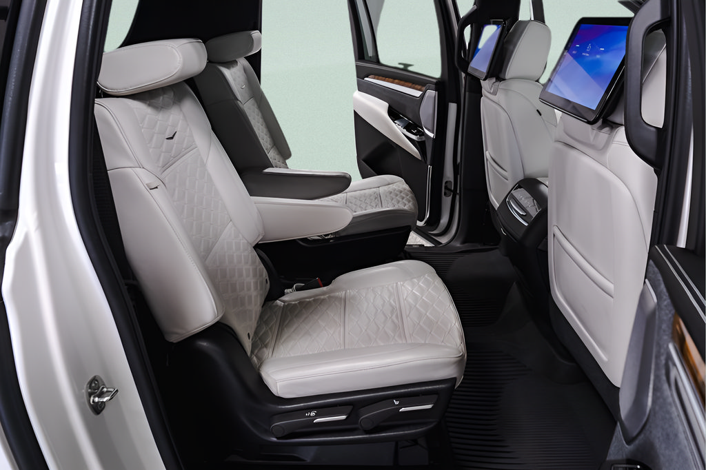 Used 2025 Cadillac Escalade ESV Sport Platinum AWD/4WD image 41