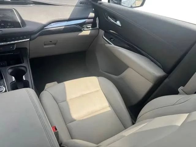 Used 2022 Cadillac XT4 Luxury w/ Cold Weather Package FWD image 20