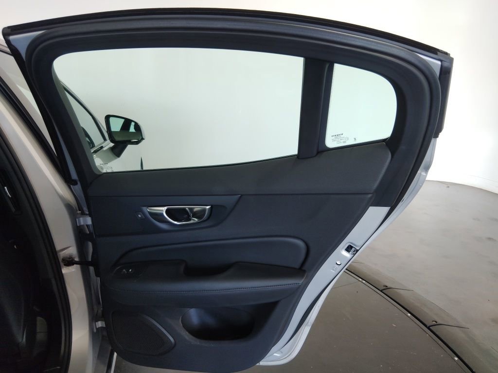 Used 2025 Volvo S60 B5 Core image 38