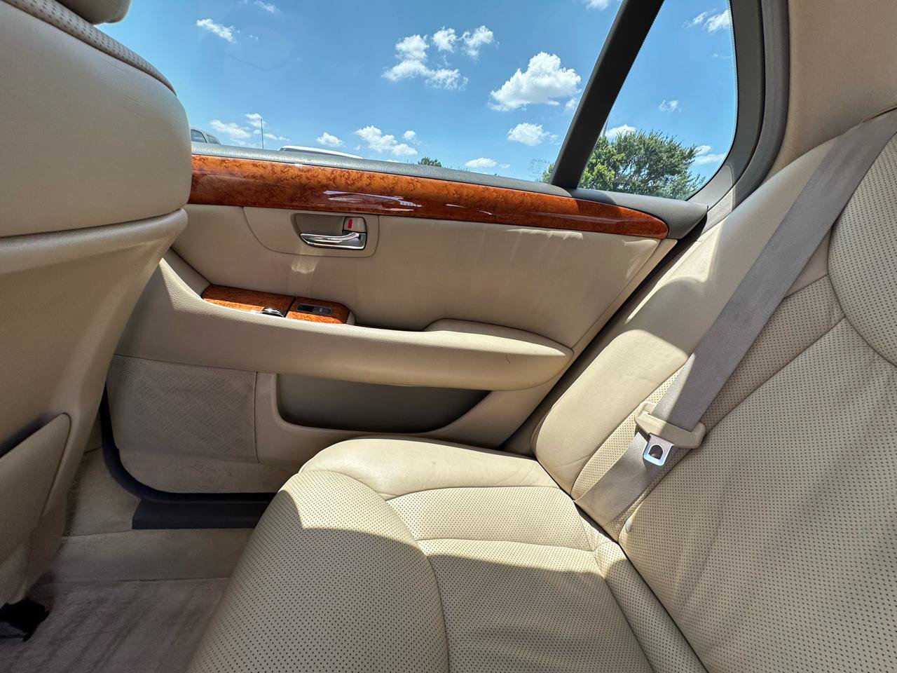 Used 2004 Lexus LS 430 w/ Premium Pkg RWD image 38