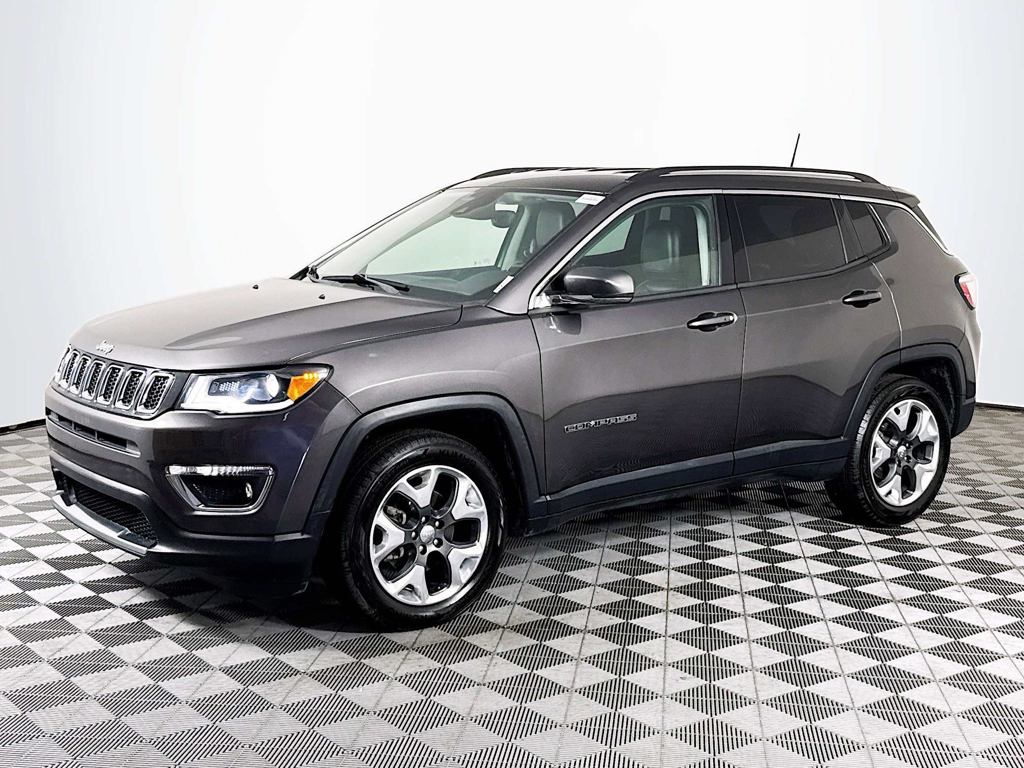 Used 2018 Jeep Compass Limited w/ Navigation Group FWD image 4
