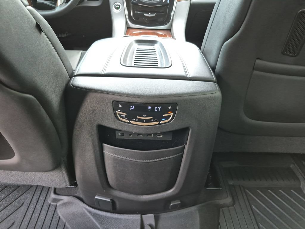 Used 2020 Cadillac Escalade Premium Luxury RWD image 35