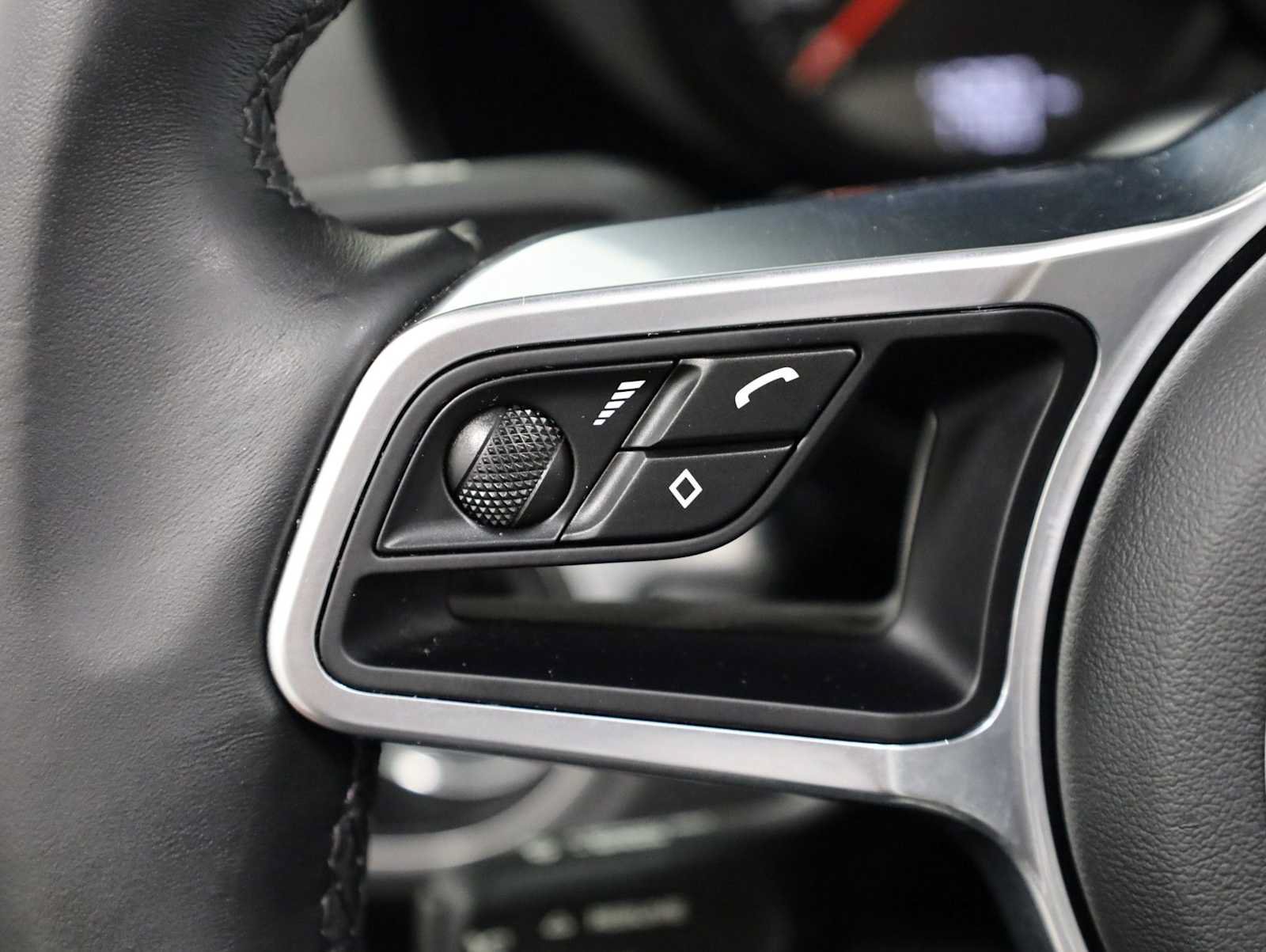 Used 2025 Porsche 718 Boxster RWD image 26