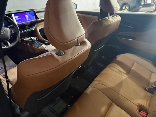 Used 2025 Toyota Crown Signia AWD/4WD image 31
