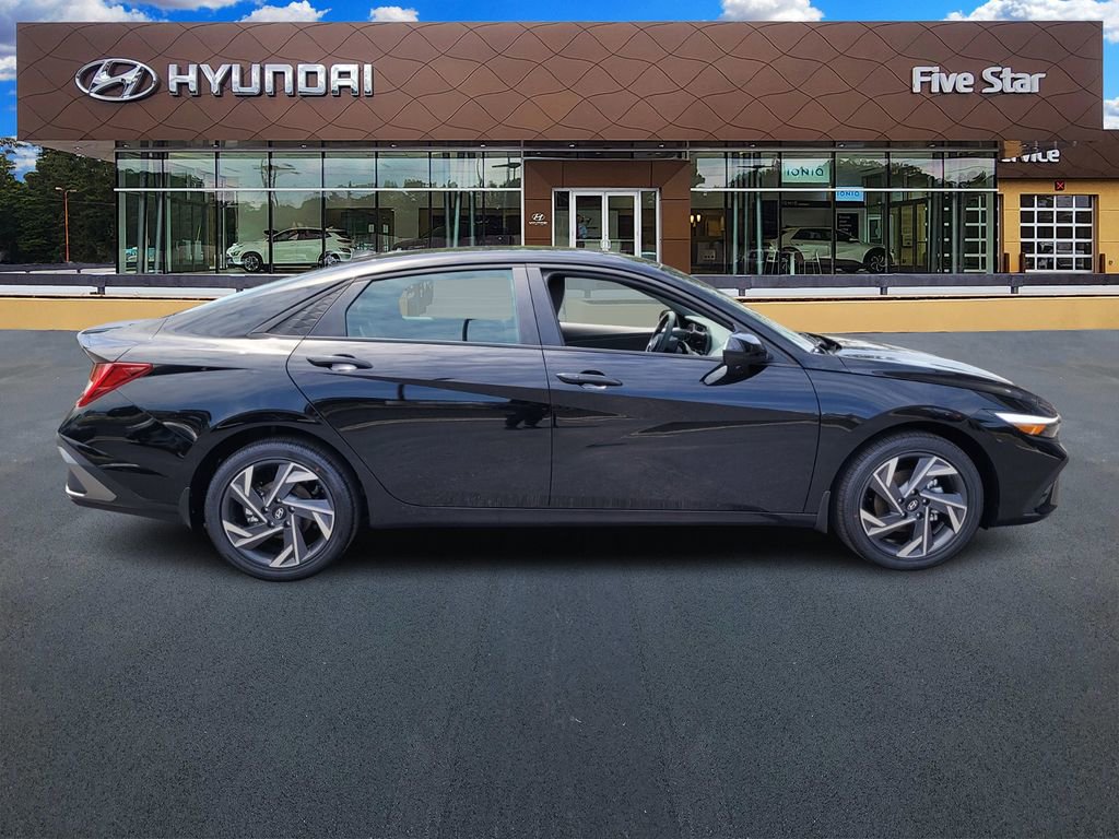 New 2025 Hyundai Elantra SEL image 8