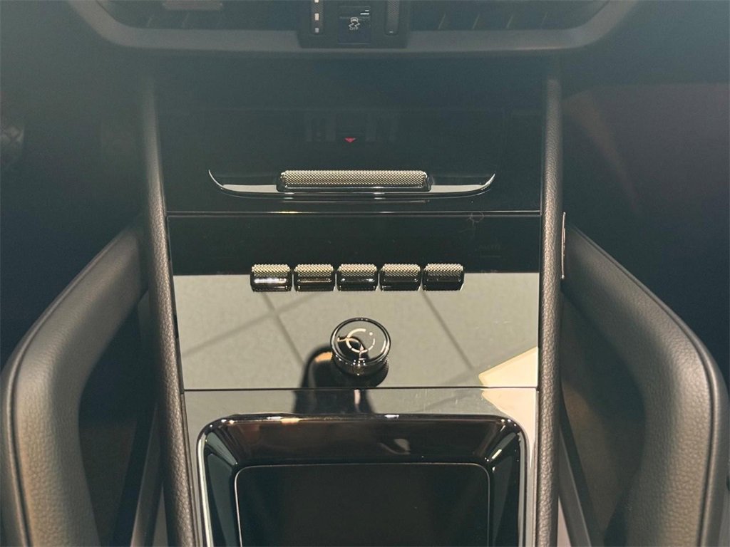 Used 2024 Porsche Cayenne Coupe image 11