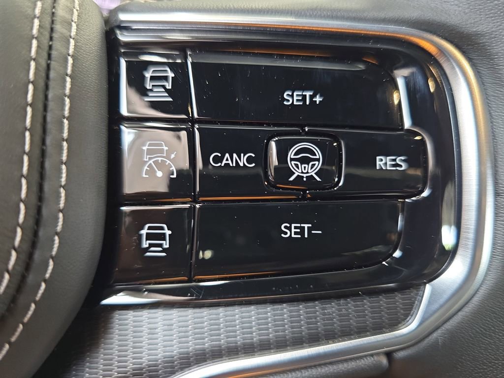 New 2026 Jeep Grand Wagoneer Summit AWD/4WD image 18