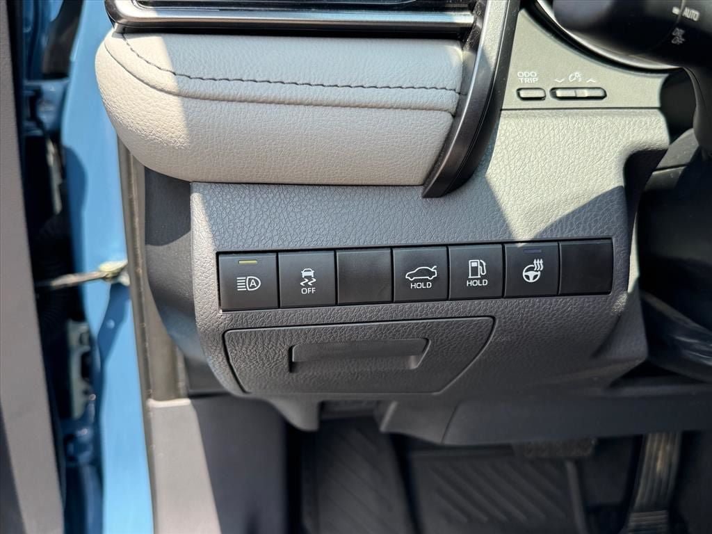 Used 2024 Toyota Camry SE w/ Cold Weather Package FWD image 22