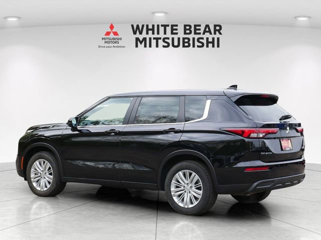 Used 2023 Mitsubishi Outlander ES FWD image 4
