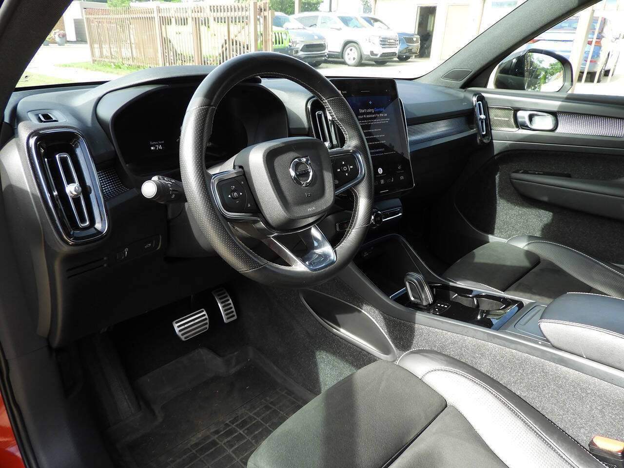 Used 2021 Volvo XC40 P8 Recharge w/ Advanced Package AWD/4WD image 16