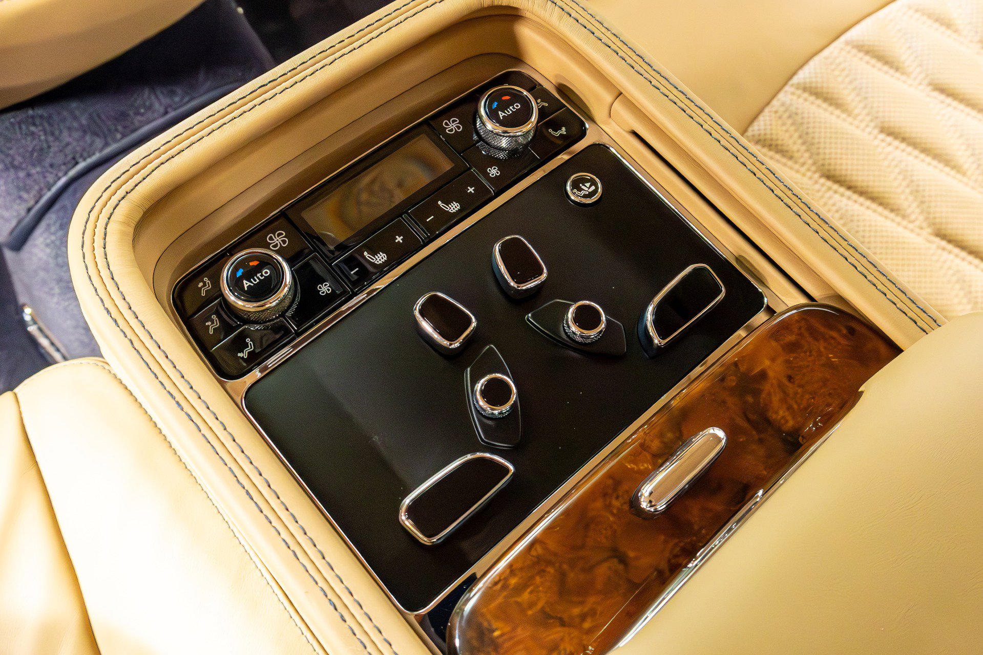 Used 2017 Bentley Mulsanne image 33