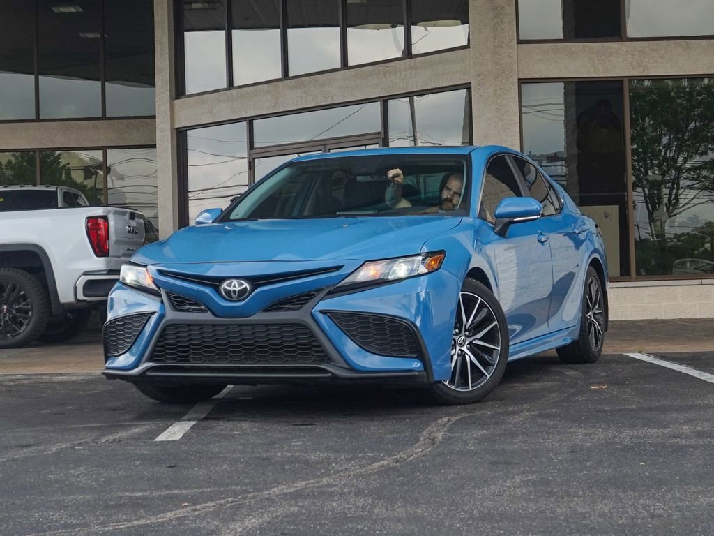 Used 2023 Toyota Camry SE w/ Convenience Package FWD image 6