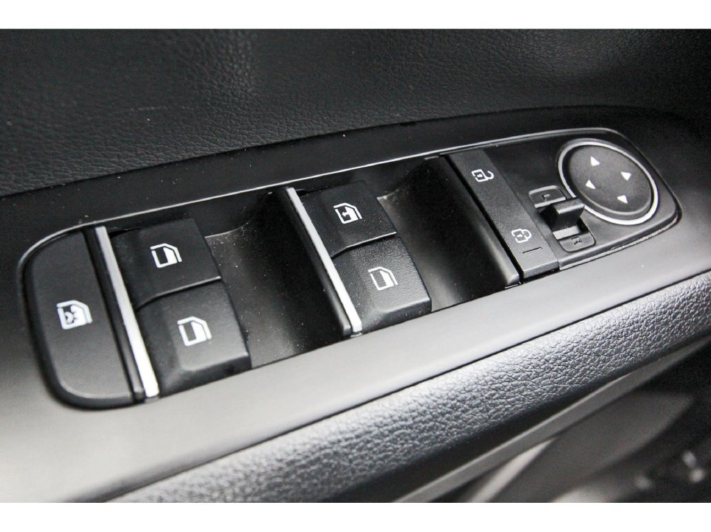 Used 2025 Kia Soul LX w/ LX Technology Package FWD image 22