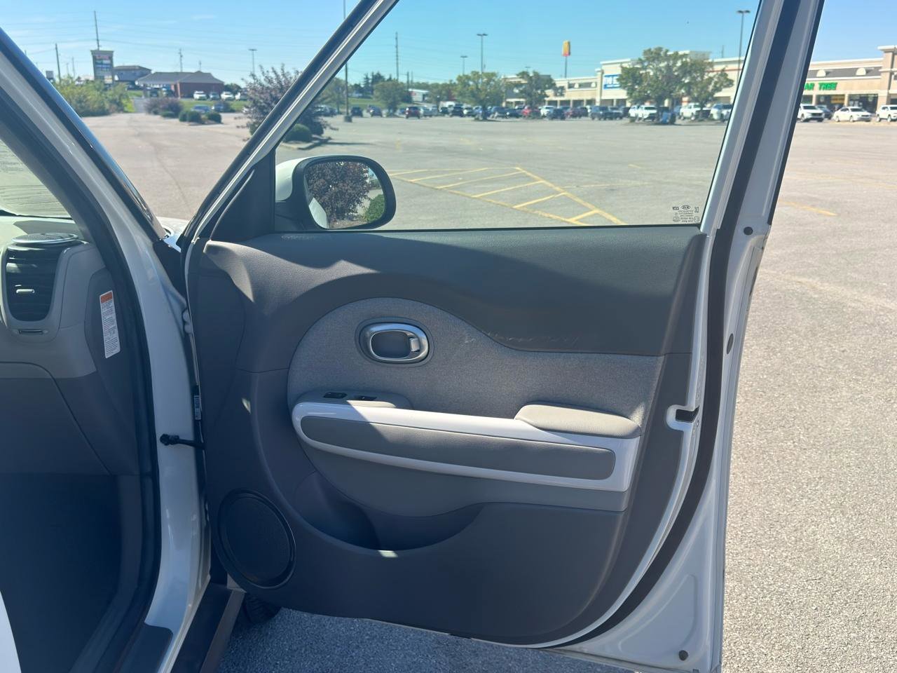 Used 2016 Kia Soul EV FWD image 28