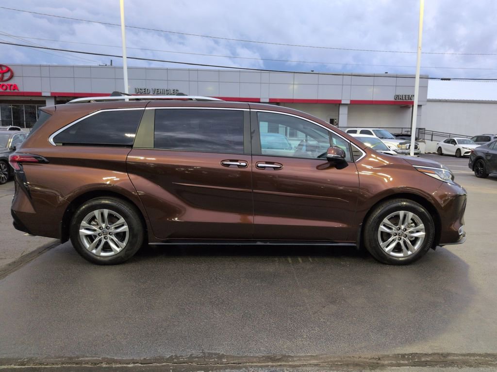 Certified 2024 Toyota Sienna Limited FWD image 6