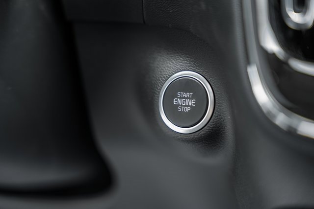 Certified 2025 Volvo XC40 B5 Core w/ Protection Package Premier image 27