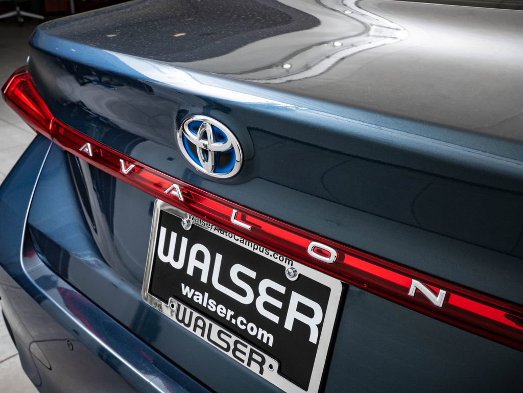 Used 2021 Toyota Avalon Limited w/ Advanced Safety Package FWD image 18