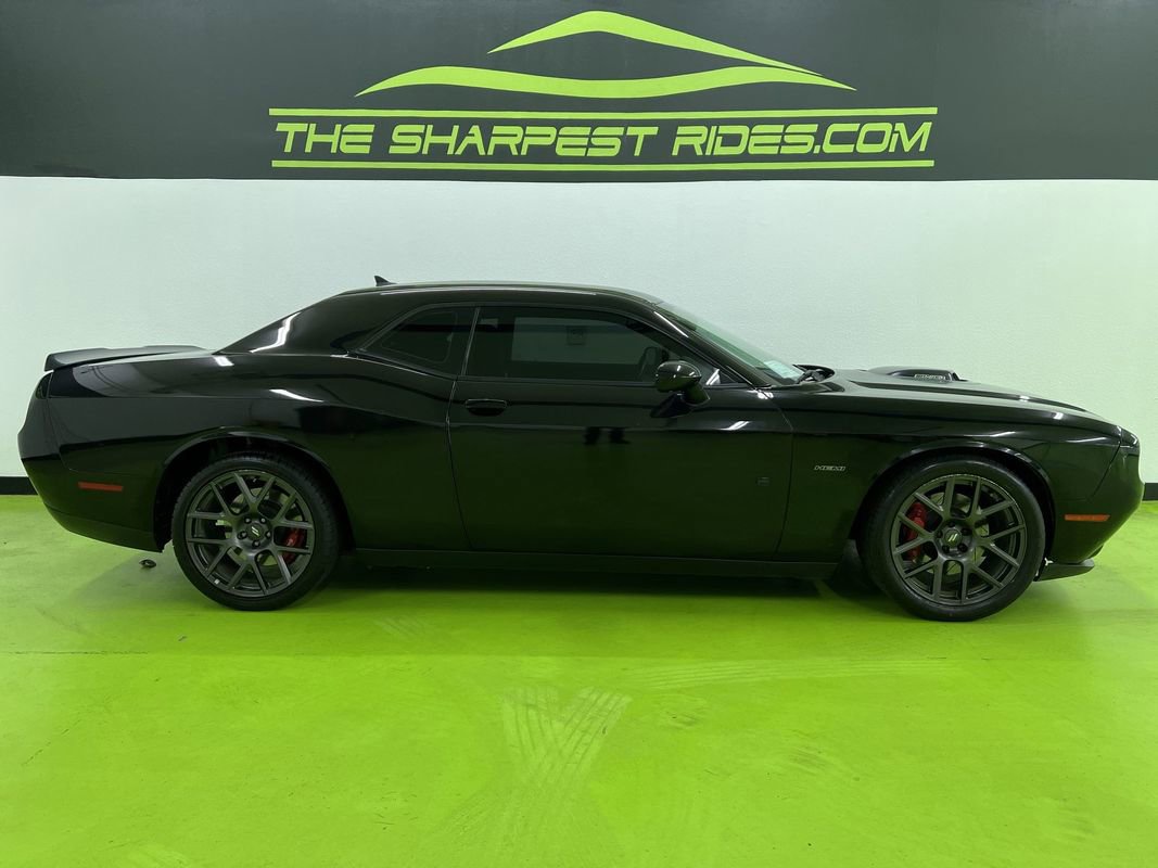 Used 2018 Dodge Challenger R/T RWD image 11