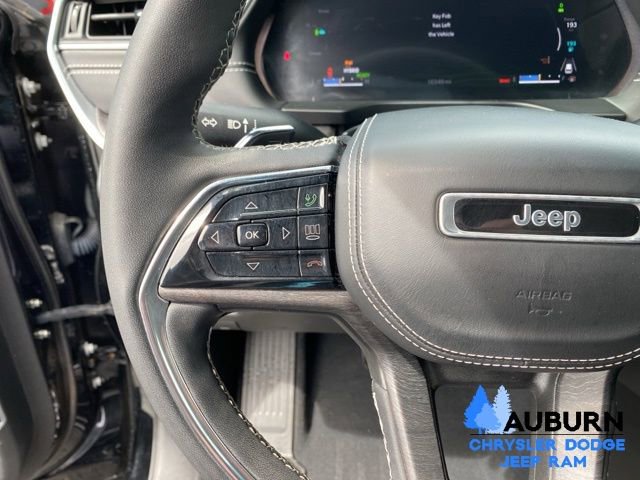 Used 2023 Jeep Grand Cherokee Overland AWD/4WD image 36