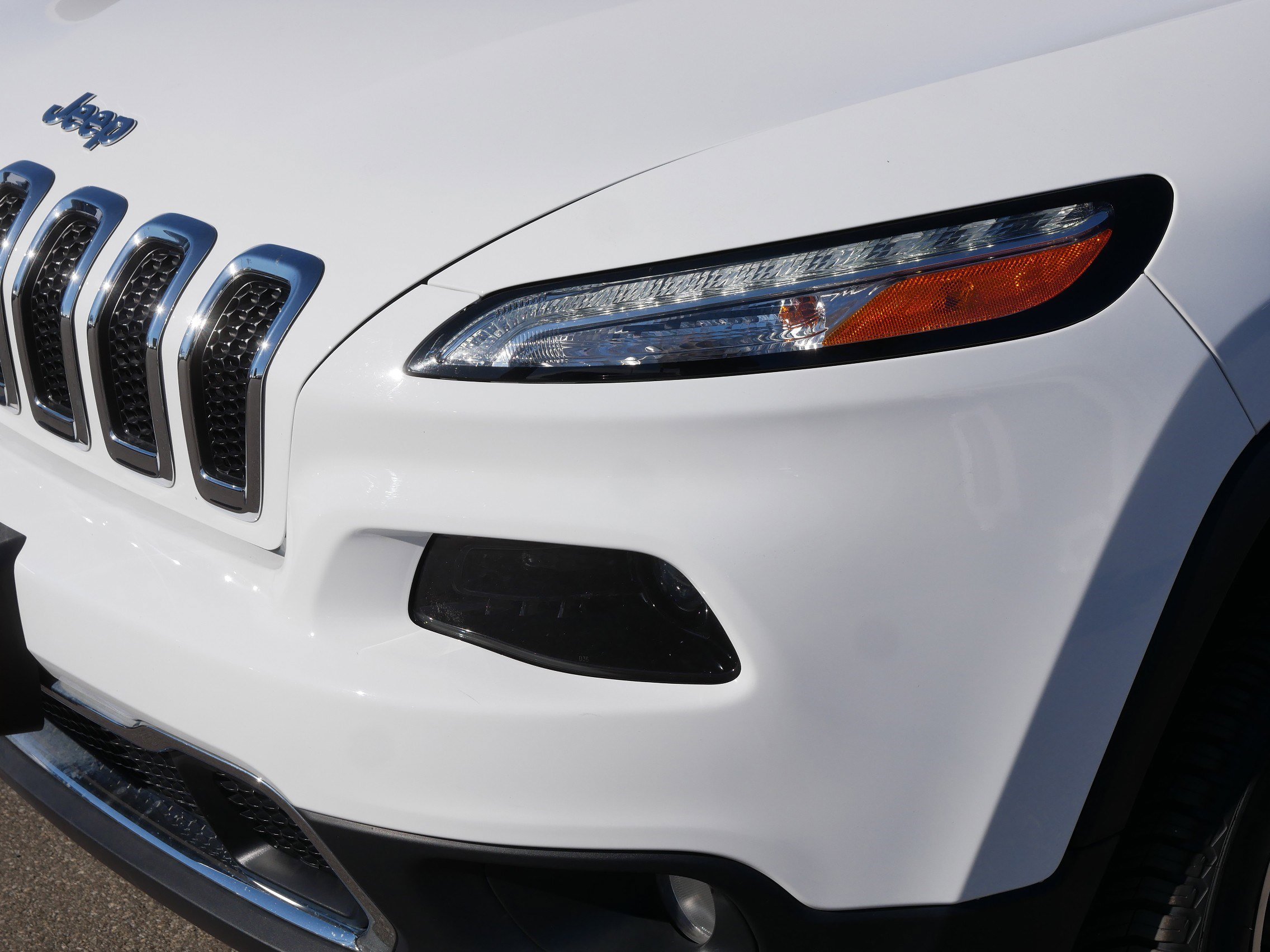 Used 2017 Jeep Cherokee Limited w/ Trailer Tow Group AWD/4WD image 16