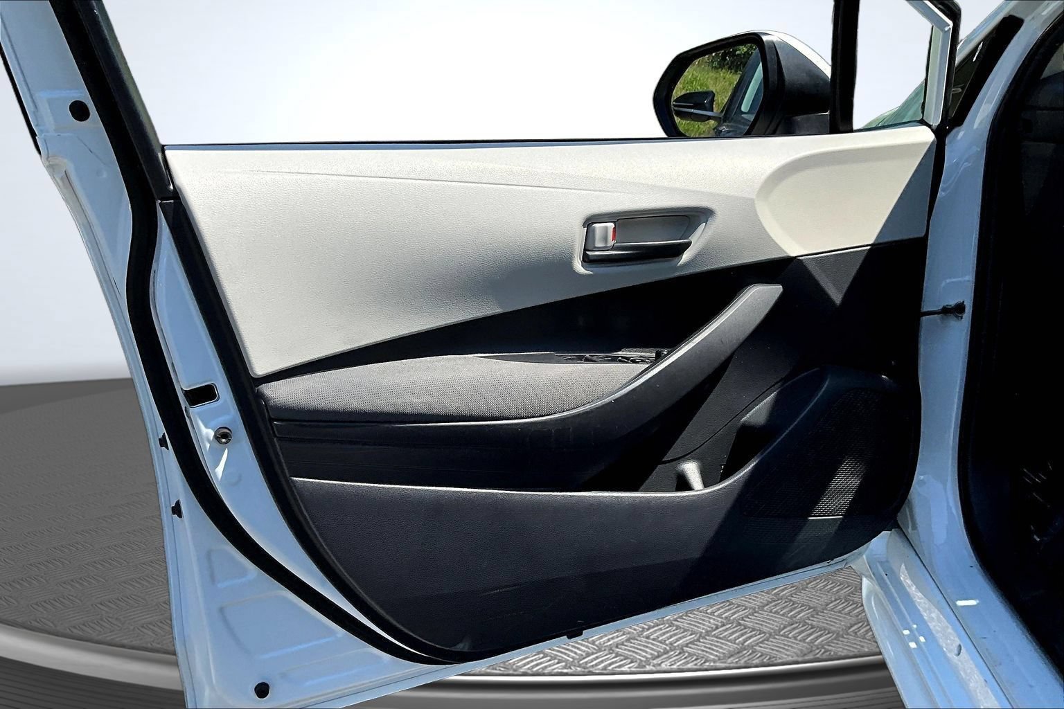 Used 2022 Toyota Corolla L FWD image 18