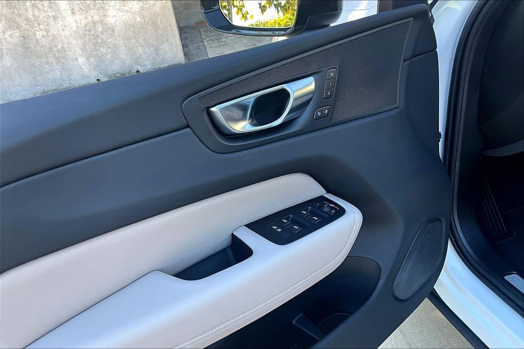 New 2026 Volvo XC60 B5 Plus w/ Protection Package Premier AWD/4WD image 30