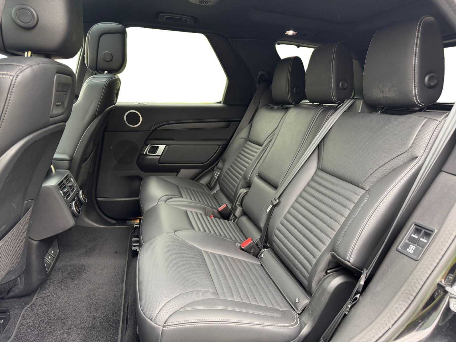 Used 2023 Land Rover Discovery S R-Dynamic AWD/4WD image 16