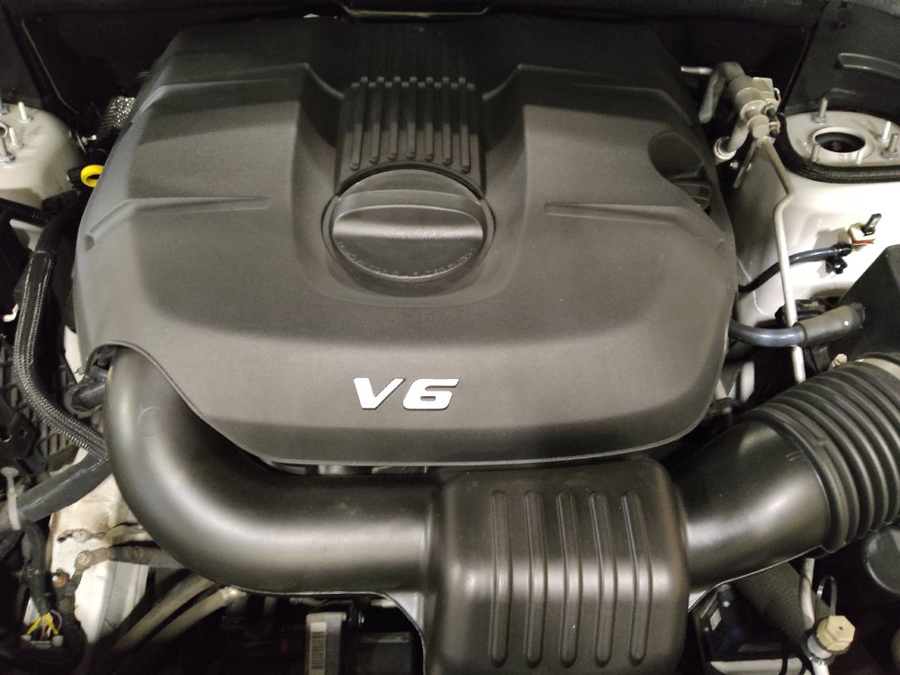 Used 2015 Jeep Grand Cherokee Overland w/ Advanced Technology Group image 30