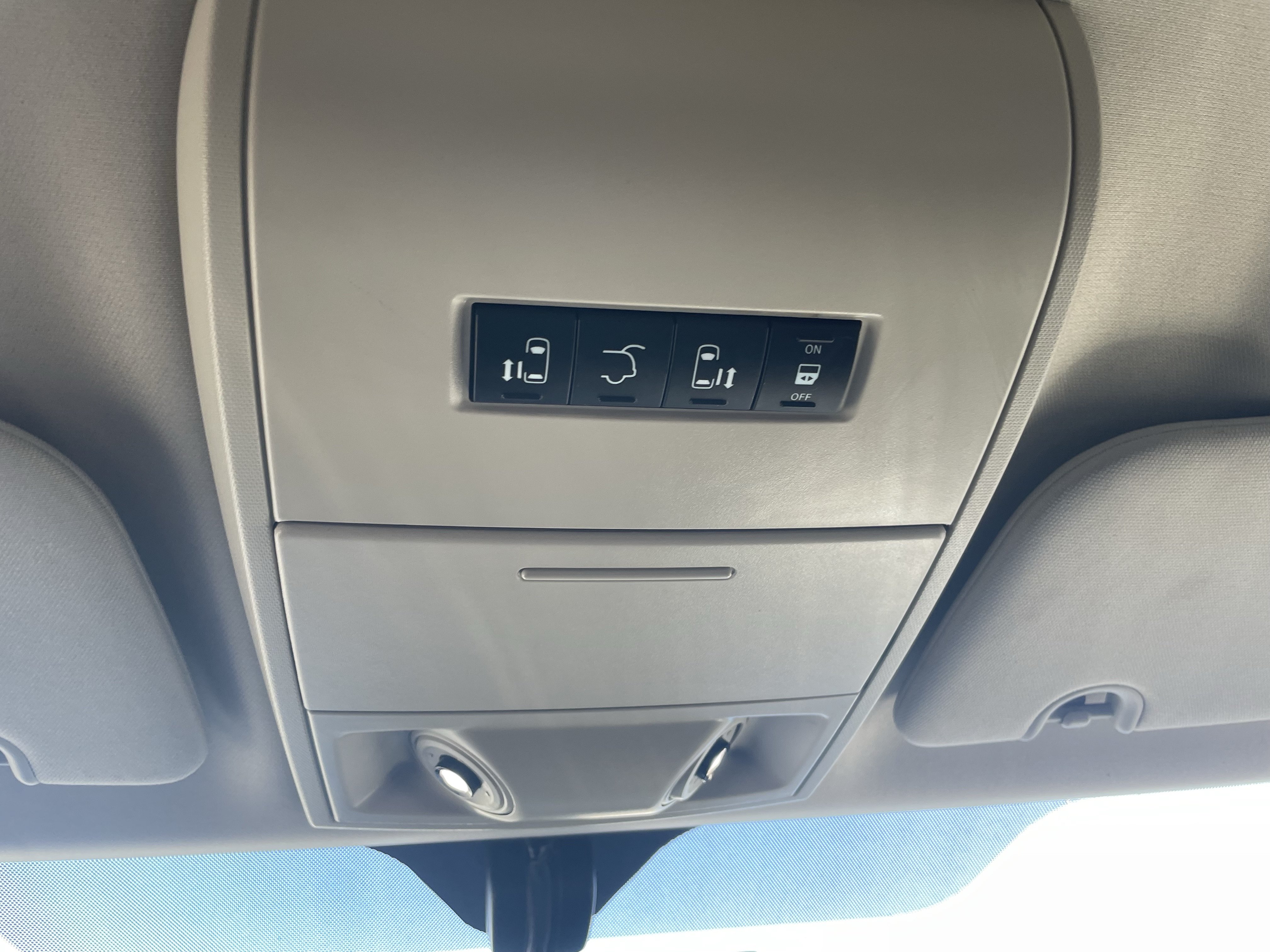 Used 2015 Chrysler Town & Country Touring-L w/ Driver Convenience Group FWD image 24