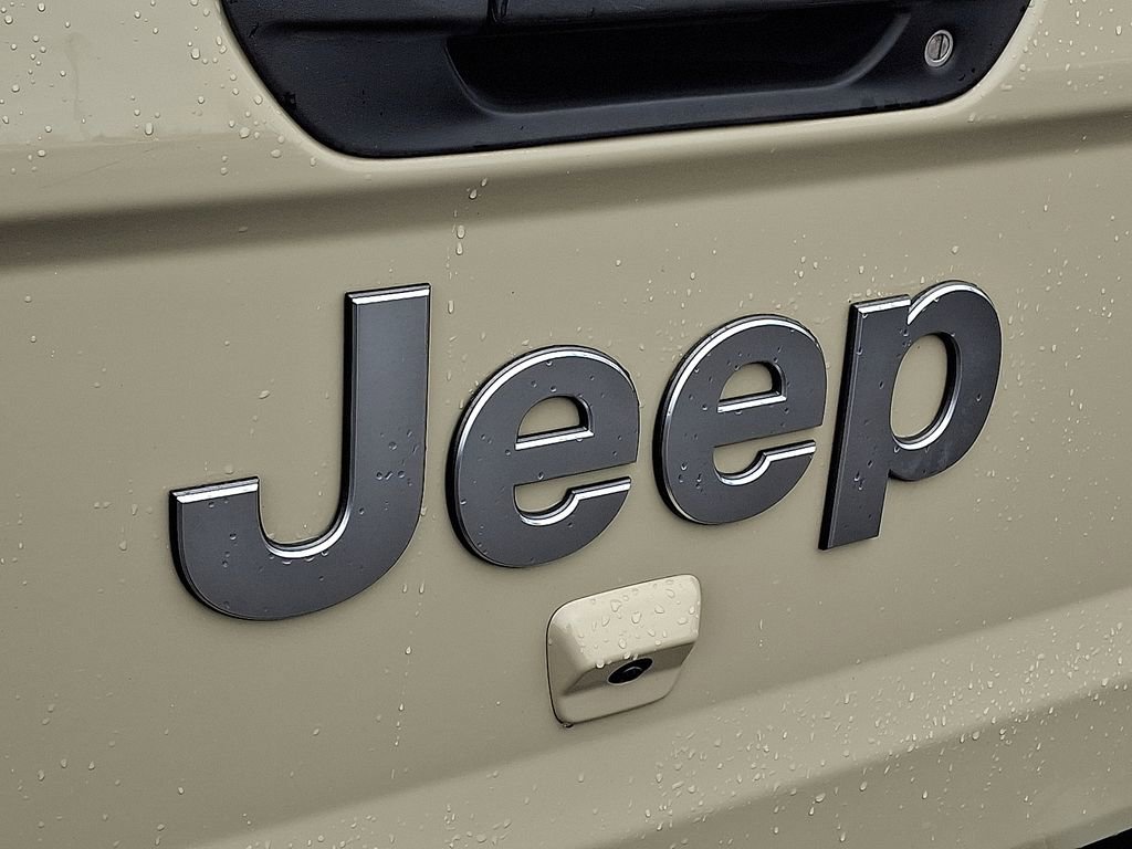 Used 2022 Jeep Gladiator Overland w/ LED Lighting Group image 31