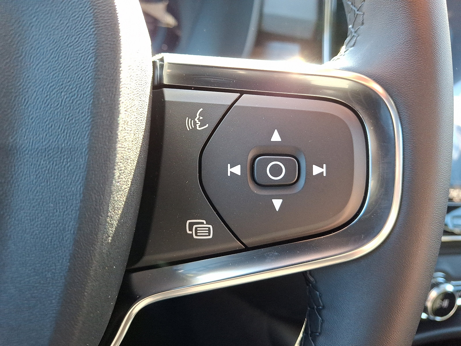 Certified 2023 Volvo XC40 Recharge Plus w/ Protection Package Premier image 21