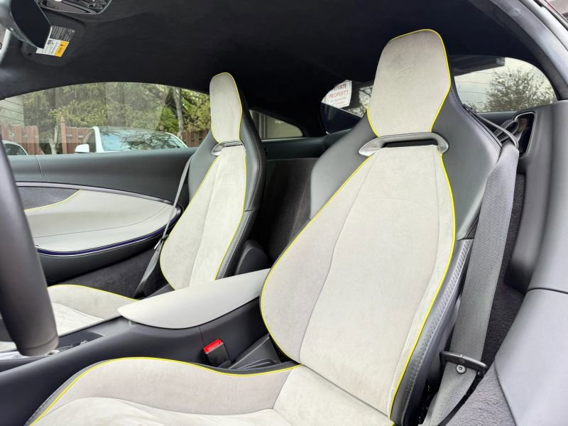 Used 2023 McLaren Artura image 13