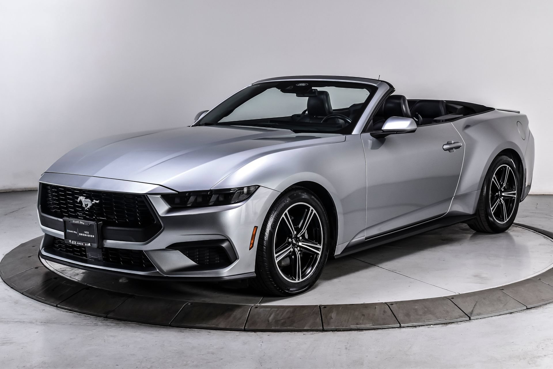 Used 2025 Ford Mustang Premium RWD image 2