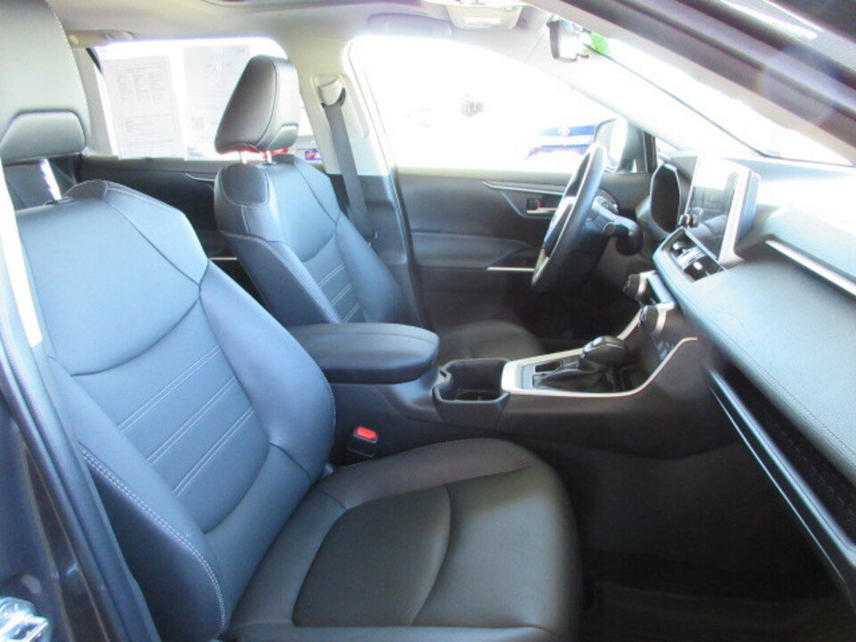 Used 2025 Toyota RAV4 XLE Premium image 32