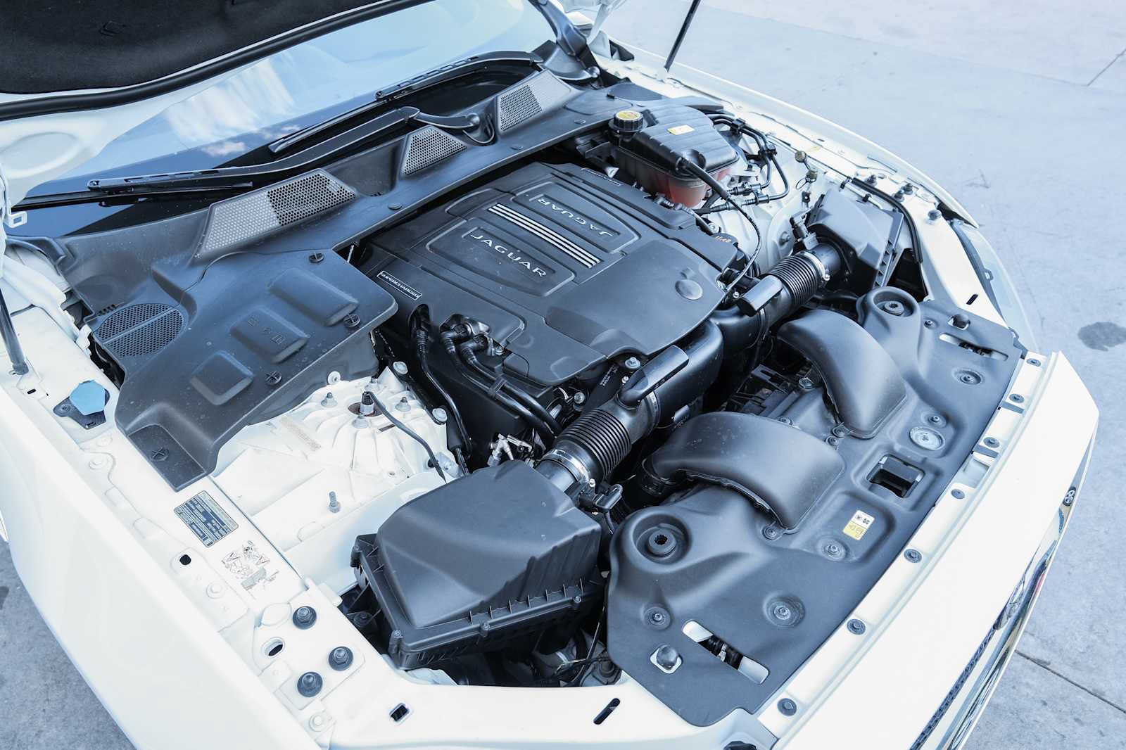 Used 2017 Jaguar XJ R-Sport RWD image 51