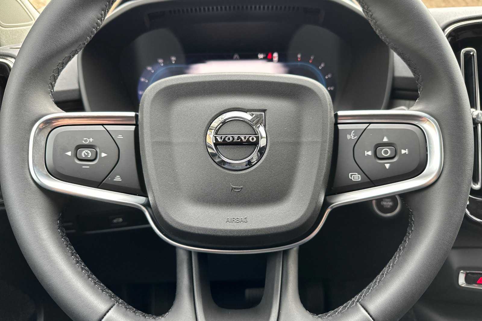 New 2025 Volvo XC40 B5 Core w/ Climate Package image 21