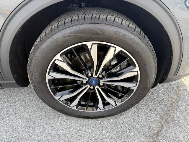 Certified 2022 Ford Escape SEL w/ SEL Stealth AWD Package image 11