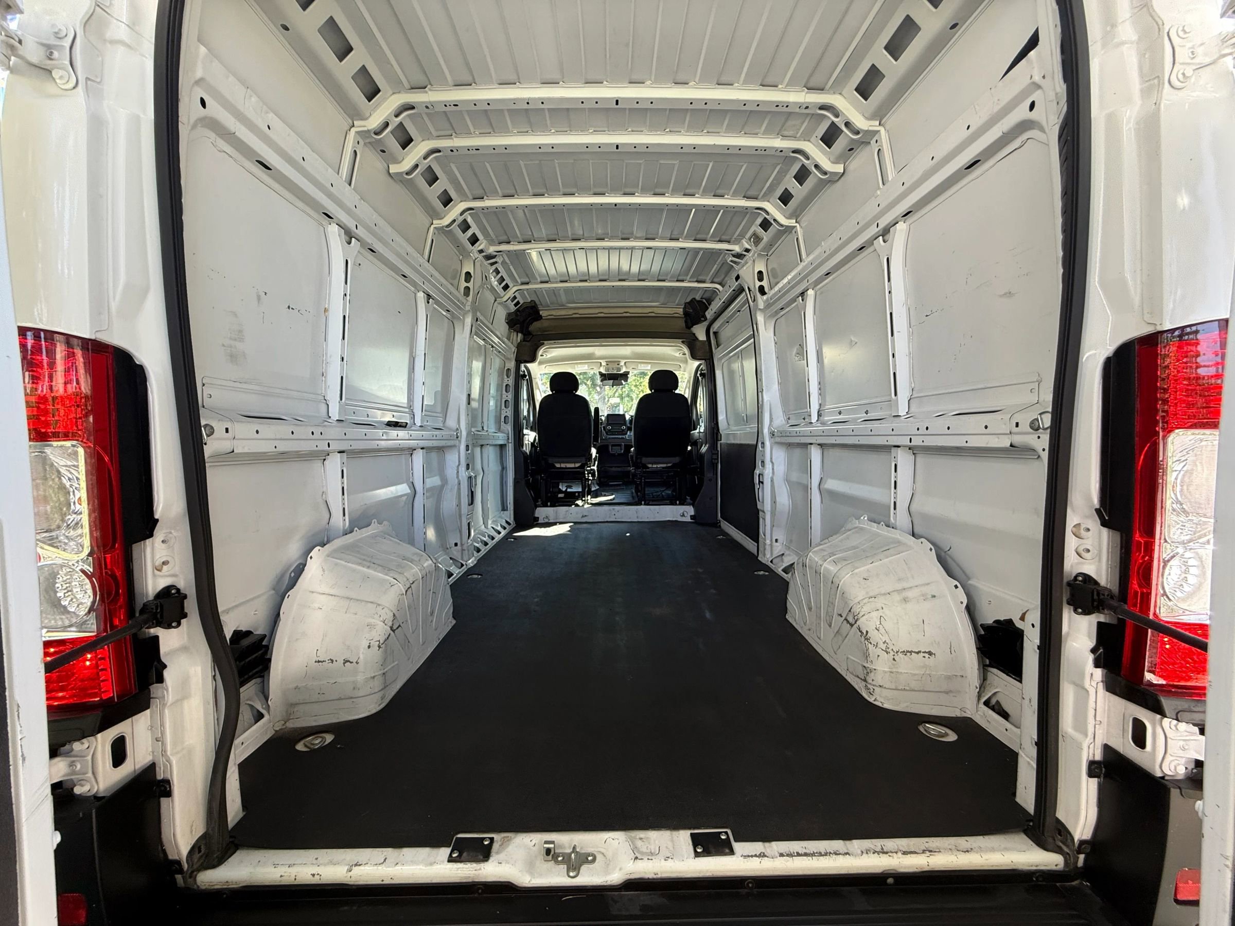 Used 2023 RAM ProMaster 2500 image 9